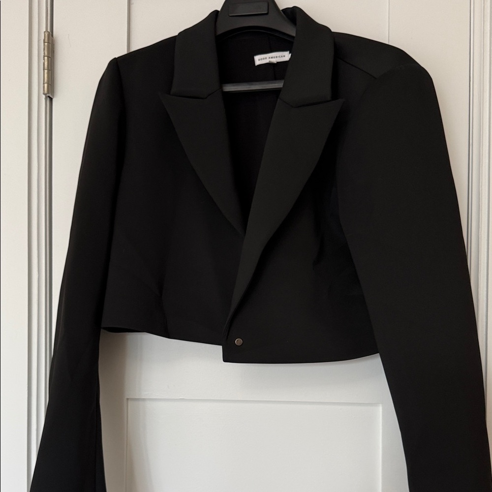Good American Black Cropped Tailored Blazer